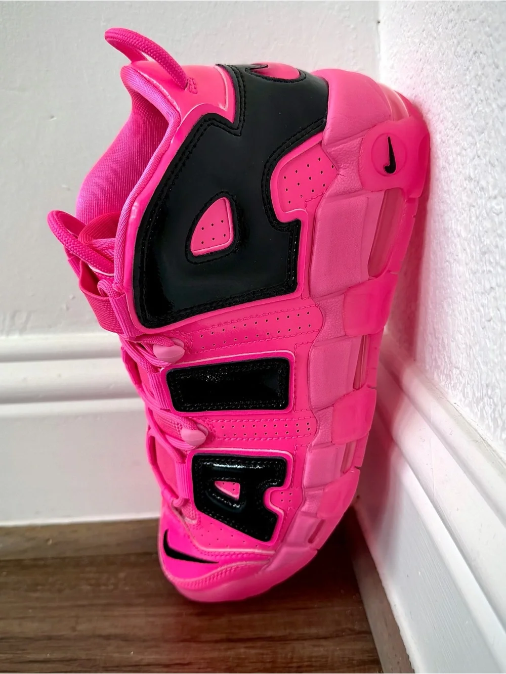 NEW Nike Air More Uptempo SE Pink Blast Black IV2376-600 Women’s Size 9